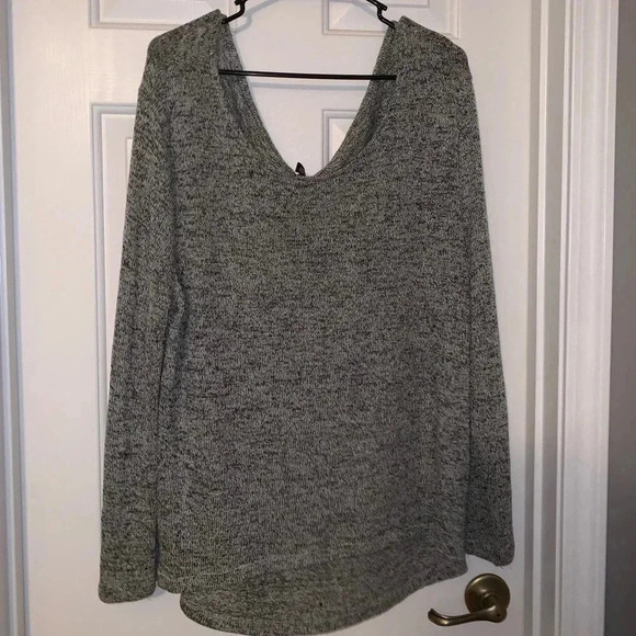 Divided Sweaters - 🌟Gray Crew Neck Sweater🌟